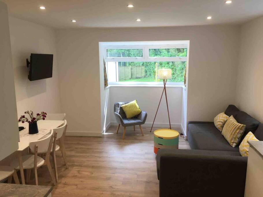 Bright And Spacious Annex Near Lymington With Private Garden ภายนอก รูปภาพ